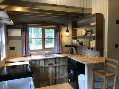 Self-contained cabin on a weekly basis. Sleeps 2 Main Photo
