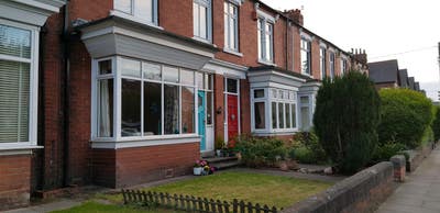 2 Rooms available in a lovely home Main Photo