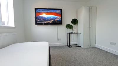 Single room - 5 min walk Dagenham East tube Main Photo