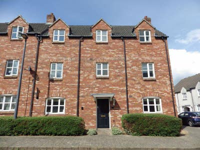 Super Sized Room in Shared House(Couples Accepted) Main Photo