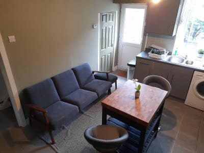 5 Bedroom Professional House Treforest Main Photo