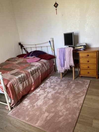 Spacious, double, nicelyfurnished room, quiet area Main Photo