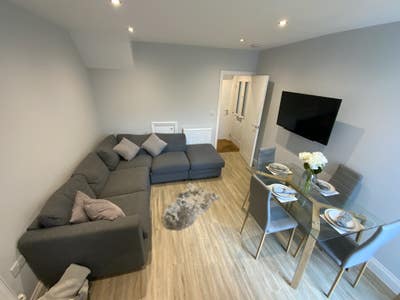 Luxury En-Suite in Central Guildford (66L) Main Photo