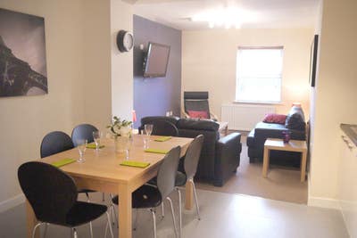 Great Self Contained Flat - 5 Ensuite Bedrooms Main Photo