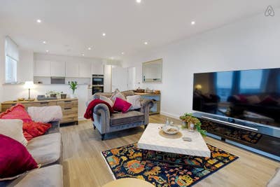 Penthouse with Luxurious Comfy ensuite rooms Main Photo