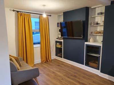 Room to rent - short walk away from beach and town Main Photo