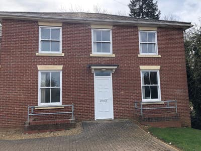 1 Double Room to Rent in Silverstone Village Main Photo