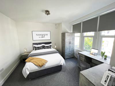 Stunning Ensuite Rooms Available | Southend Main Photo