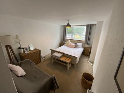 Large furnished double room Main Photo
