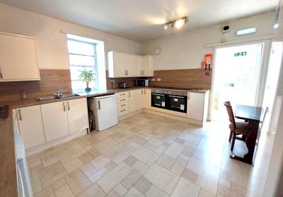 Double room, private shower room nr town centre Main Photo