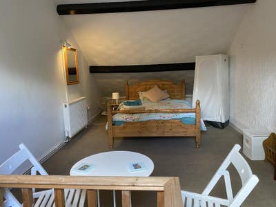 Large Attic Room Main Photo