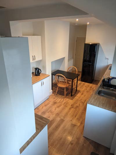 Professional house share Main Photo