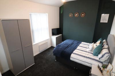 ✨DBL Rooms in Bury Available Main Photo