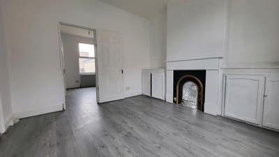 1 Bed Spacious flat with or without bills Main Photo