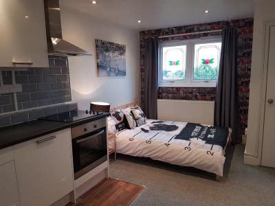 Self-Contained Studio Flat in SE18 Main Photo