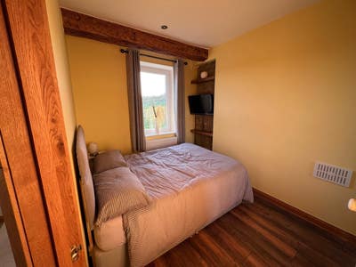 Room available In lovely country cottage Main Photo