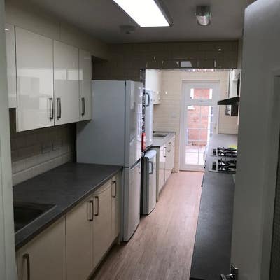 Large Single Room (R4) -Near Burnham Station Main Photo