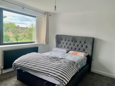 Double bedroom available to let Main Photo