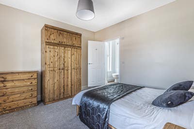 Very smart Professional House share Main Photo