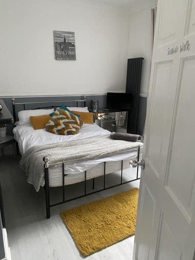 Large Beautiful Home by the Sea !! Very Large Room Main Photo