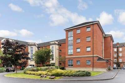 An Ensuite room in 2-bed flat available Alexandra Main Photo