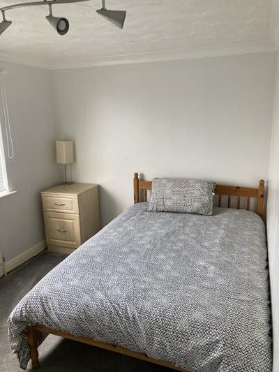 Double room for rent in quiet house/area Main Photo