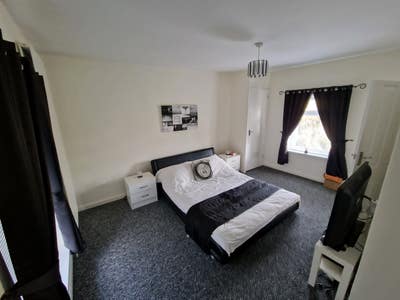 Room to rent Main Photo