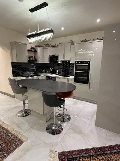 Bright Large Double Bedroom in Heaton Moor Main Photo