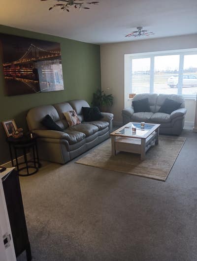 Large 3 Bed House with Double Room Available Main Photo