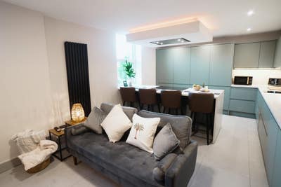 Beautiful Shared House in Farnworth Main Photo