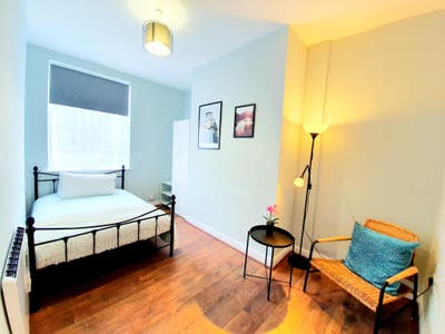 All Inclusive Double Room in OL11 Main Photo