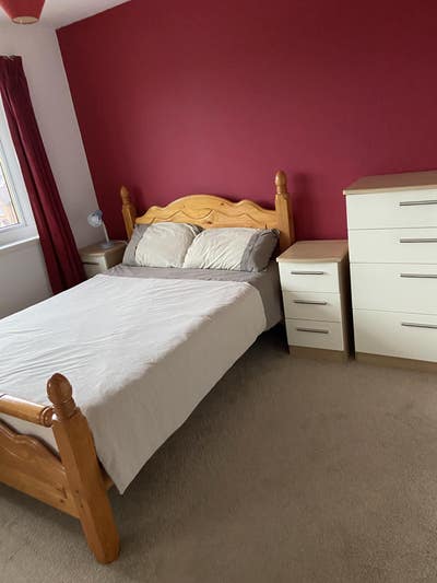 Kingwells upstairs double room with en suite Main Photo