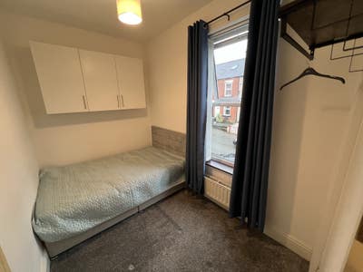 ðŸ%8F£ S2 largeSINGLE rm avail 1/2/25 £410 inc bills🗝 Main Photo