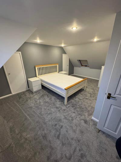En-Suite Converted Loft Main Photo