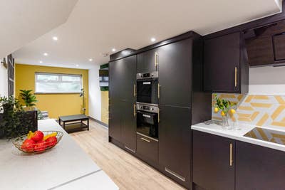 Double Ensuite Room Available Soon - View Now Main Photo