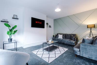Luxury Ensuite Room Available in LS10 Main Photo