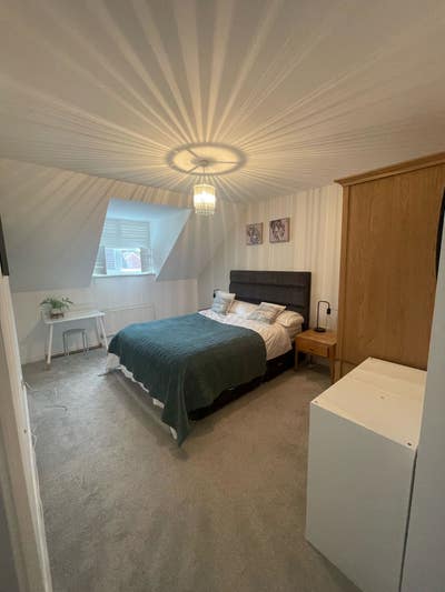 Large room in friendly home, Free parking,&garden Main Photo