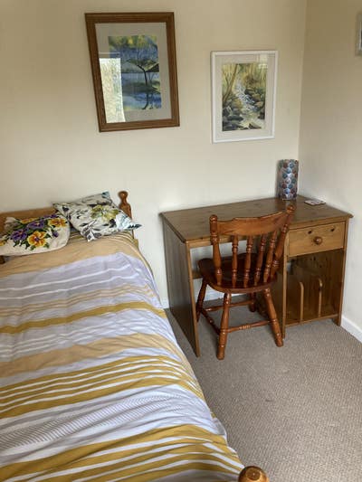 Single room, Monday-Friday, in quiet household. Main Photo