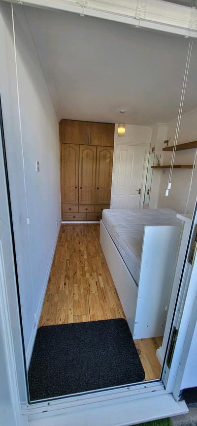 🏡 Ensuite Available in Hampton 🏡 Main Photo