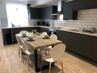 A 6 bed shared house with huge kitchen/lounge Main Photo
