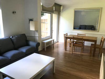 Spacious 4-Bed Split Level Flat With Garden Main Photo