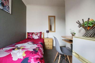 Your Own Space: Single Room in a House Share Main Photo