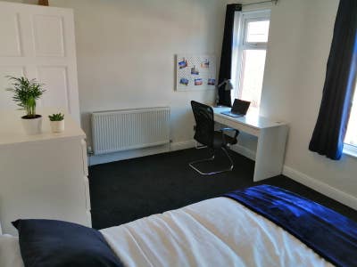 Stunning house - double & single rooms Main Photo