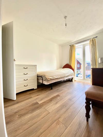 Student Accommodation: 3 rooms in a Modern House Main Photo
