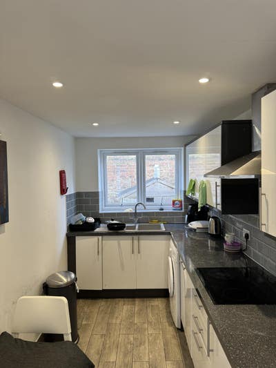 Fully furnished double room in Southsea - VIEW NOW Main Photo