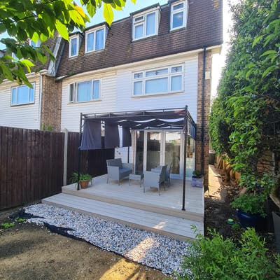 Large room in beautifully renovated house in E16 Main Photo