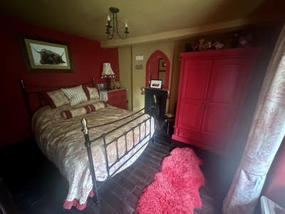 Beautiful room in country home Main Photo