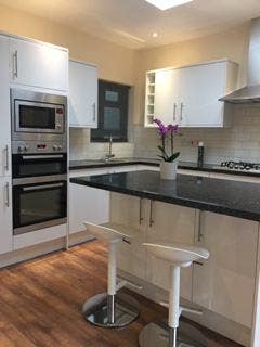Double room 5 mins walk from west Croydon Main Photo