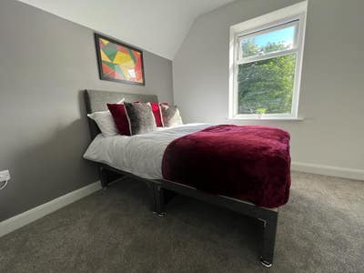 ROOMS TO RENT!! Here we have these fully furnished Main Photo