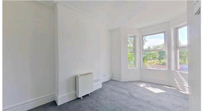 Big Studio flat right next to Chatham Station Main Photo
